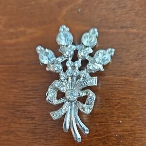 VINTAGE BROOCH BOUQUET